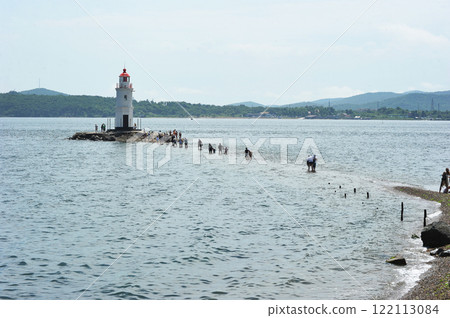 view of the Tokarevskaya Koshka lighthouse in Vladivostok 122113084
