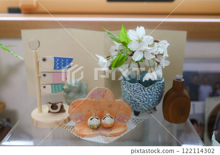 Cute ornaments from miscellaneous goods: Hina dolls, carp streamers Cute ornaments from miscellaneous goods: Hina dolls, carp streamers 122114302