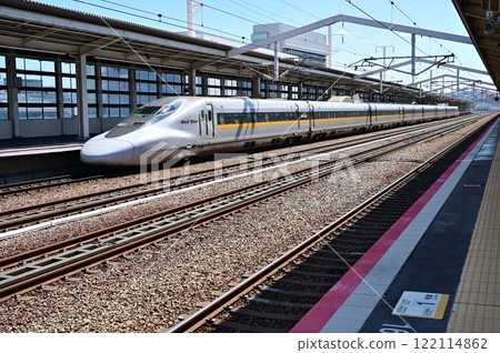 Hikari Railstar 停靠在姬路站 Hikari Railstar 停靠在姬路站 122114862