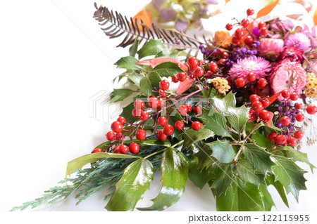 Bouquet of nandina and dried flowers 122115955