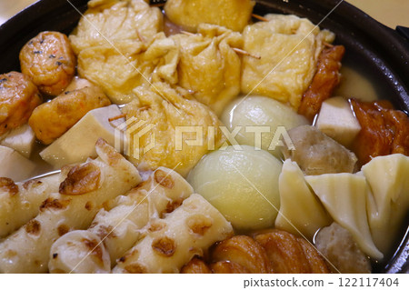 Oden pot with onions and taro 122117404