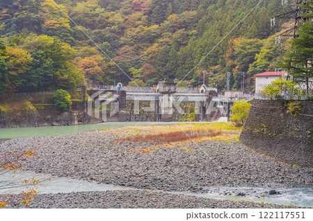 Autumn scenery of the Oigawa Dam seen from around Apt Ichishiro Station in Kawane Town (Shizuoka Prefecture) Autumn scenery of the Oigawa Dam seen from around Apt Ichishiro Station in Kawane Town (Shizuoka Prefecture) 122117551