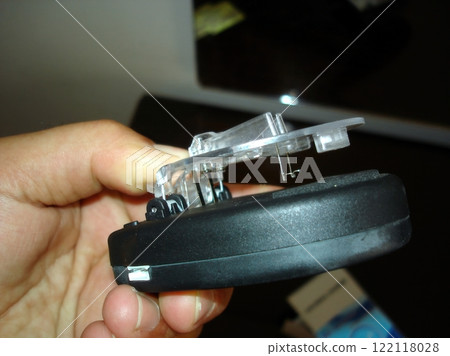 Compact Universal Charger for Versatile Battery Charging and Maintenance in Various Devices 122118028