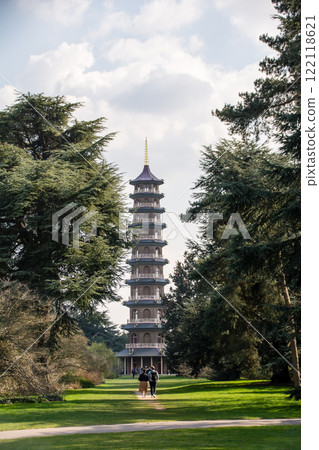 早春，倫敦郊區邱園的大塔被樹木環繞 122118621