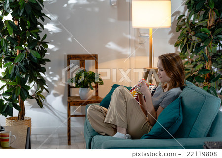 Experience Cozy Indoor Relaxation Enhanced with Beautiful Plants and Innovative Technology Experience Cozy Indoor Relaxation Enhanced with Beautiful Plants and Innovative Technology 122119808