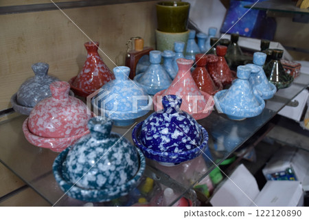 Tajines de colores decorativos displayed in souvenir shop in Marrakech. Tajines de colores decorativos displayed in souvenir shop in Marrakech. 122120890