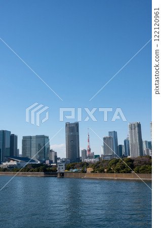 Skyscrapers along the Sumida River and Tokyo Tower 122120961