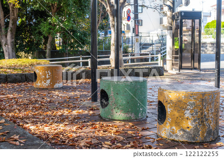 Park bench and fallen leaves Park bench and fallen leaves 122122255