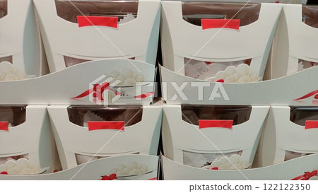 Discover beautifully designed Decorative Dessert Boxes perfect for showcasing seasonal treats Discover beautifully designed Decorative Dessert Boxes perfect for showcasing seasonal treats 122122350