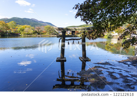 Yufuin Kinka Lake 122122618
