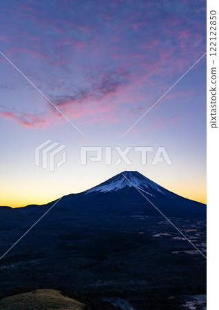 Spectacular view of the sunrise and Mt. Fuji from Ryugatake in Yamanashi Prefecture 122122850
