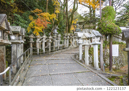 信貴山朝後尊寺神社境內參道 122123137