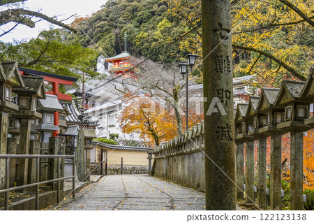 信貴山朝後尊寺神社境內參道 122123138