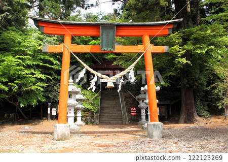 The torii gate of Yaita Kohata Shrine in May 2011 The torii gate of Yaita Kohata Shrine in May 2011 122123269