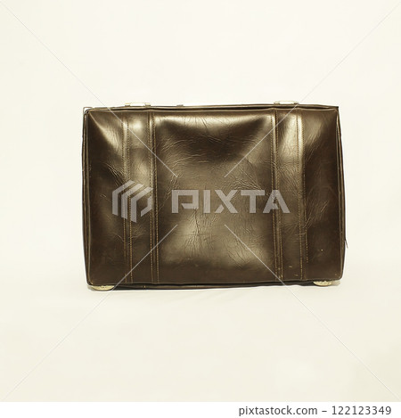 Introducing the Classic Brown Leather Bag An accessory that is stylish and highly versatile 122123349