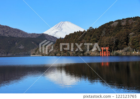The red torii gates and Lake Ashi seen from Lake Ashi The red torii gates and Lake Ashi seen from Lake Ashi 122123765