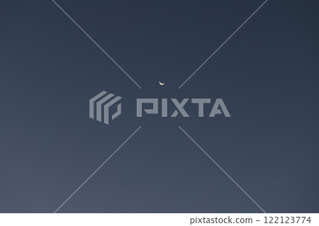 A bright moon with a lunar age of 24.3 days appears in the dawn sky in Hakushu Town, Hokuto City. A bright moon with a lunar age of 24.3 days appears in the dawn sky in Hakushu Town, Hokuto City. 122123774