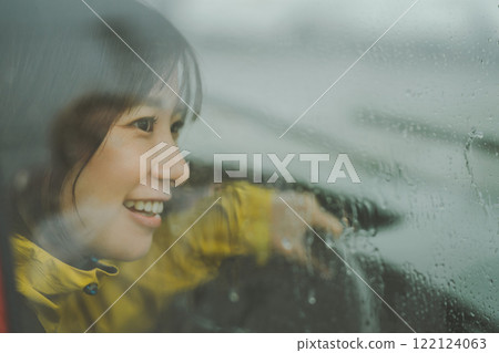 Driving on a rainy day 122124063