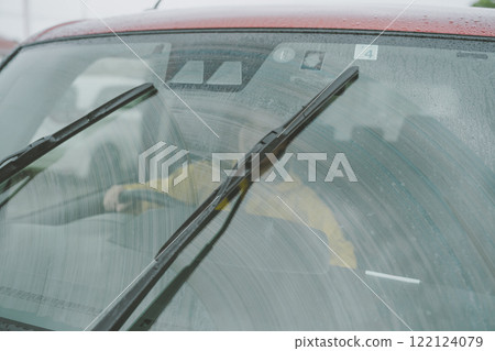 在下雨天開車 122124079