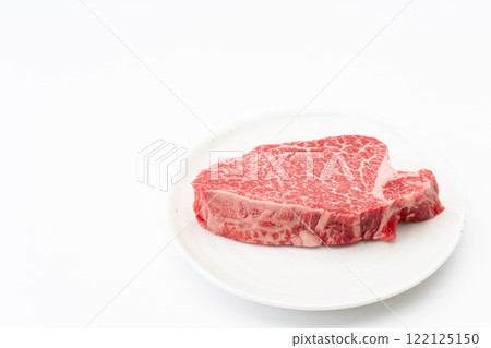Domestic Japanese black beef fillet (Chateaubriand) served on a plate Domestic Japanese black beef fillet (Chateaubriand) served on a plate 122125150