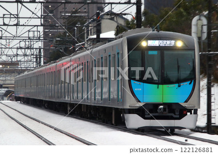 [SS] Seibu Shinjuku Line 40000 Series Haijima Liner (Upbound Train) in winter 122126881