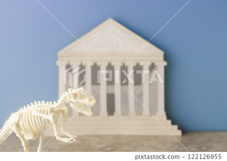 Museum and dinosaur fossils 122126955