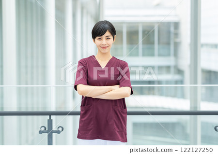 Young healthcare worker 122127250