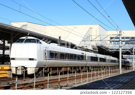 [JR West] 681 Series Limited Express "Shirasagi" (Hokuriku Line/Tokaido Line: Maibara Station) 122127398