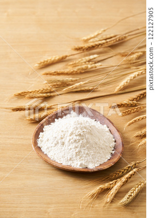Wheat flour (strong flour) on a plate 122127905