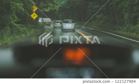 Drive up a steep mountain road 122127984