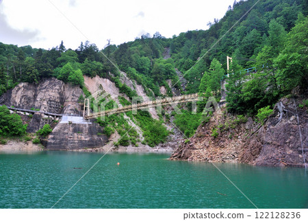 [Mountain scenery] Toyama Prefecture, Lake Kurobe, Kanpaya Bridge (2010) 122128236