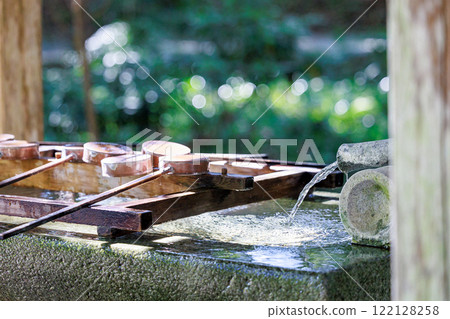 Visiting a shrine - Chozuya (purification fountain) 122128258