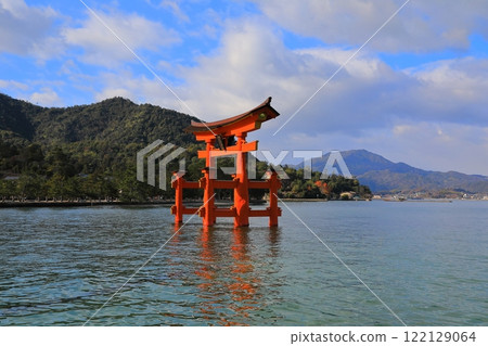 登入為世界遺產的宮島大鳥居 122129064