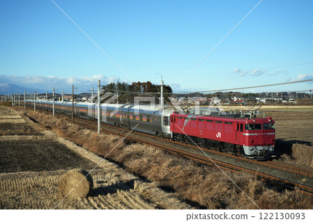 The Cassiopeia Travel Train, hauled by the EF81, runs up the Tohoku Main Line. January 13, 2025 The Cassiopeia Travel Train, hauled by the EF81, runs up the Tohoku Main Line. January 13, 2025 122130093