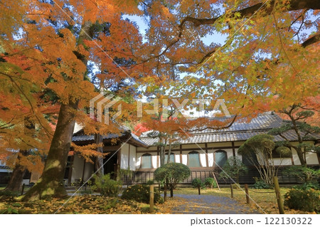 清水寺主花園的佛寺被明亮的秋葉覆蓋 122130322