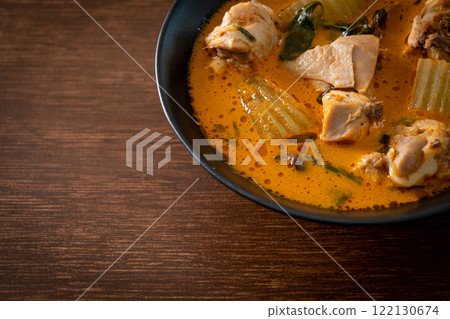Chicken curry soup with roti 122130674