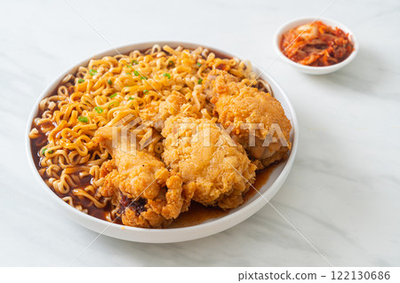 Korean instant noodles with fried chicken or Fried chicken ramyeon 122130686