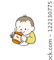 嬰兒喝飲料 122130775
