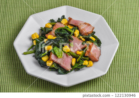 Spinach, corn and bacon stir fry Spinach, corn and bacon stir fry 122130946