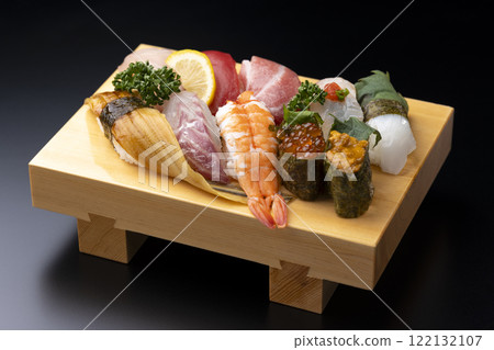 A set of high-quality nigiri sushi served on sushi sandals 122132107