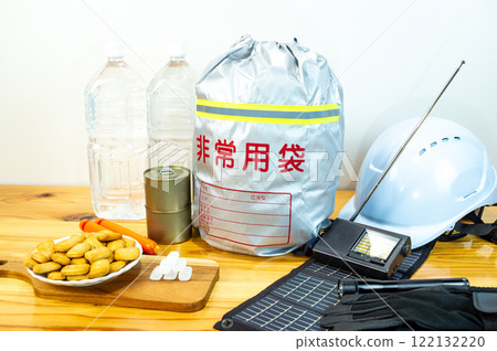 Dry bread, rock sugar, fish sausages, canned food, and drinking water lined up alongside disaster prevention supplies. 122132220