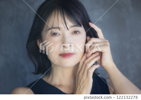 Middle-aged female 122132278
