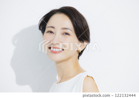 短髮女子的肖像 短髮女子的肖像 122132444