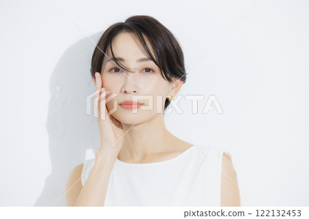 短髮女子的肖像 122132453