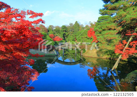 [京都府] 桂離宮的對稱秋葉 122132505