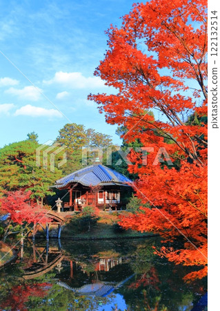 [京都府]對稱的桂離宮庭園和秋葉 122132514