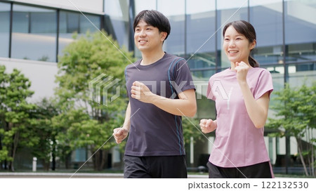 Men and women jogging in the city 122132530