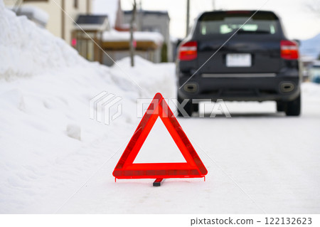 Broken down car and stop triangle 122132623