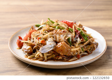 Spicy papaya salad with blue crab (Som Tum), Thai food 122132650