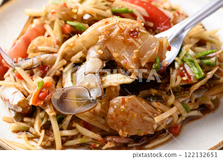 Spicy papaya salad with blue crab (Som Tum), Thai food 122132651